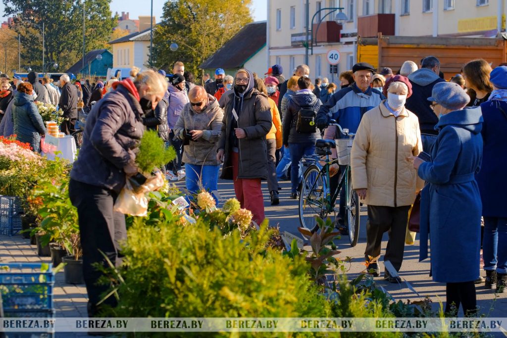 КРАСНЫЕ КАЗАРМЫ В БЕРЕЗЕ