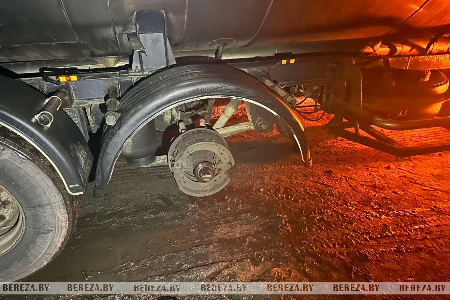 В Брестской области колесо полуприцепа попало в медицинское учреждение